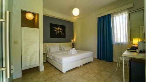 Double Room with Garden View image 9