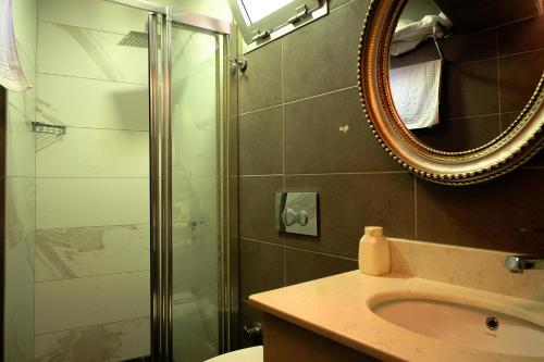 Taksim Celebi Suites - image 12