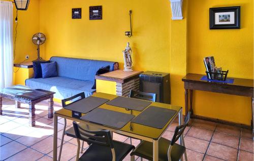 2 Bedroom Cozy Apartment In El Campello in El Campello