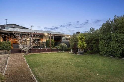 Portarlington Family Fun House – khách sạn tại St Leonards