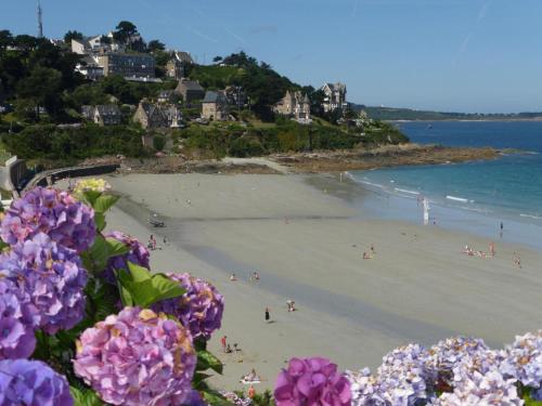 Charming Breton holiday home near the beach