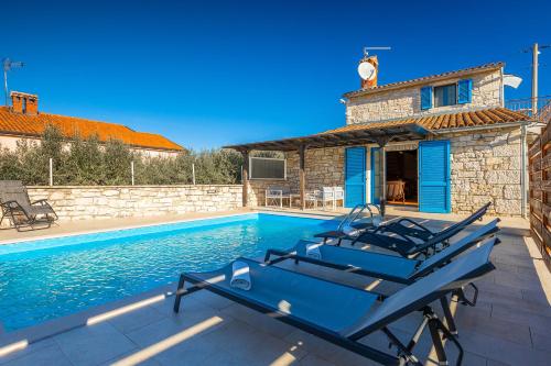 Rustic villa casa Nadalina with pool in Visnjan