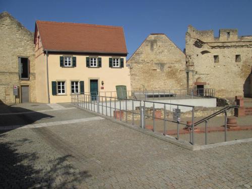 Közeli látványosságok, Übernachten in der Kaiserpfalz (Ubernachten in der Kaiserpfalz) in Ingelheim am Rhein