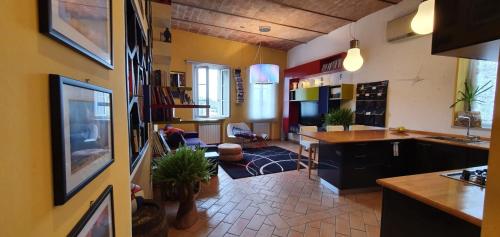 Maison Mavù in the center with wifi fiber, 12 minutes on foot from the Umbria Jazz arena and 2 minutes from the free concerts in the square - Apartment - Perugia