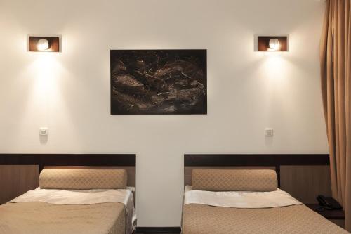 Double or Twin Room with Pool Access image 2