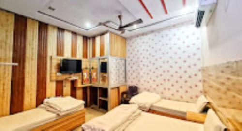 Hotel Babylon Regency , Mathura