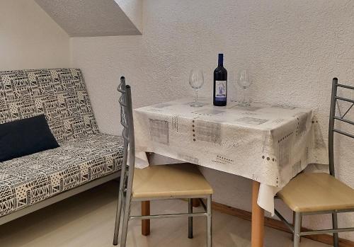One-Bedroom Apartment with Balcony