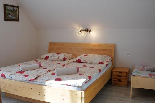 Two-Bedroom Apartment with Balcony and Mountain View