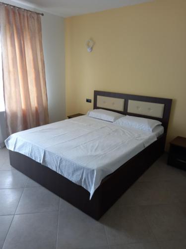 VILA DE PE DEAL in Poiana Negrii