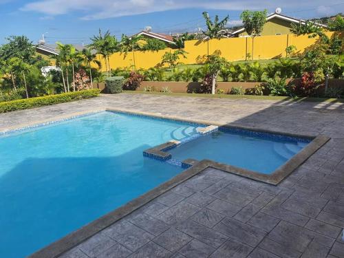 Piscina, Gil- Manor in Corral Spring