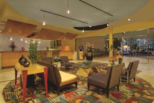 Embassy Suites By Hilton Hotel Phoenix-Biltmore