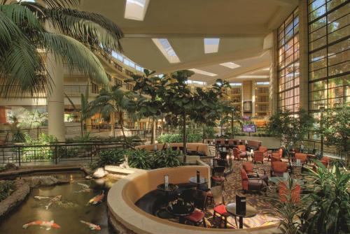 Embassy Suites By Hilton Hotel Phoenix-Biltmore