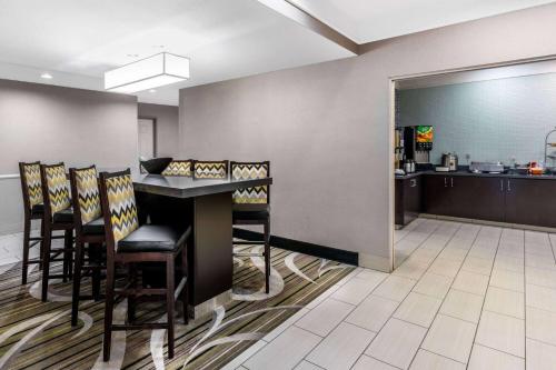 La Quinta Inn & Suites by Wyndham Roswell