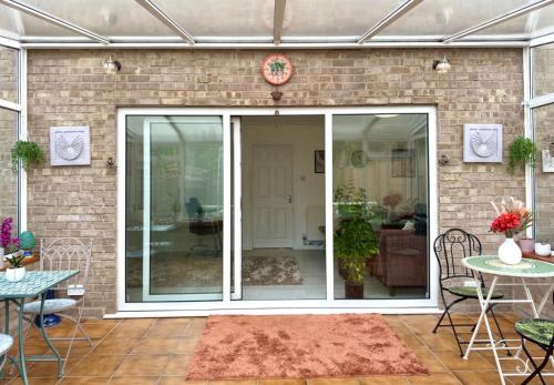 Spacious 5 Bedroom Family House Sleeps 13 Free Parking 5 Min Driving To Bicester Village - Bicester