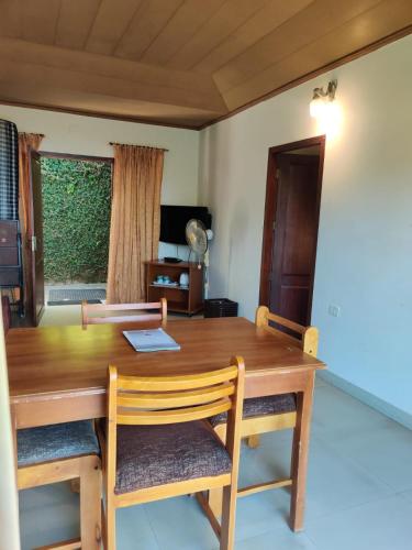 Two-Bedroom Cottage image 8