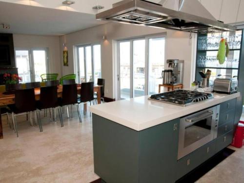 Létesítmények, Crow's Nest in Thesens Sziget