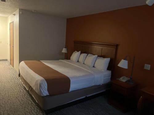 Regency Inn & Suites in Anoka, USA