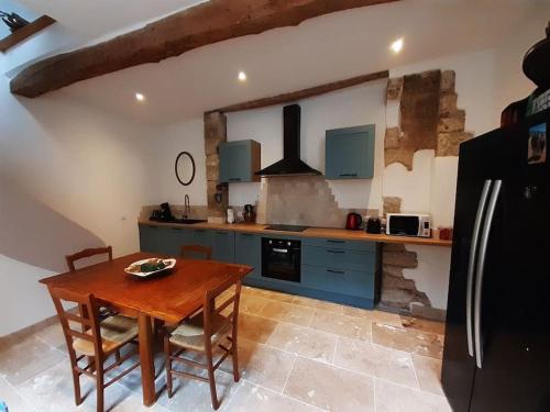 Village house on 3 floors - Location saisonnière - Saint-Thibéry