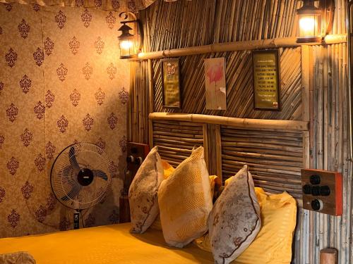 Quadruple Room with Balcony image 3