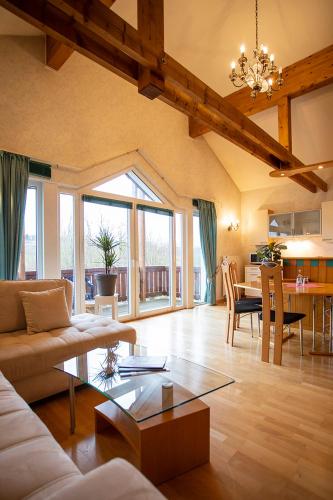 DAS LOFT Hotel Hölsterloh (DAS LOFT Hotel Holsterloh) in ไบรลอน