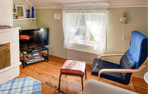 1 Bedroom Gorgeous Home In Kopingsvik in Bredsatra