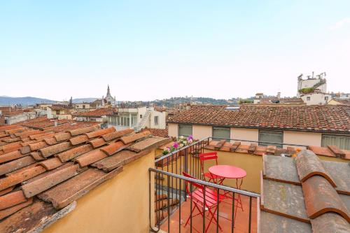 Palazzo Borghese Apartment with Panoramic Terrace, Florencie