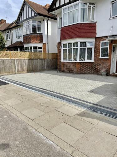 Wimbledon Studio Flat - image 5