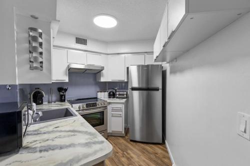 Disney and Airport 15 minutes from Luxury Condo - main image