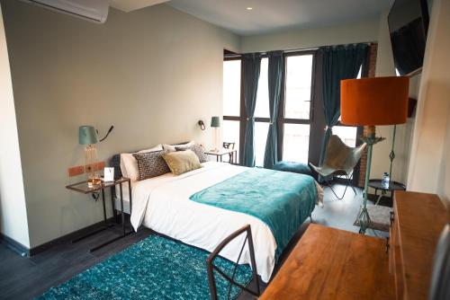 room detail thumbnail 1