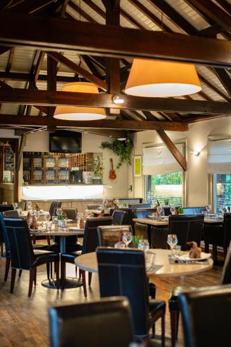 Étterem, Logis Hotel Des Acacias Lille Neuville en Ferrain, Restaurant l'Acacias Gourmand in Neuville-en-Ferrain