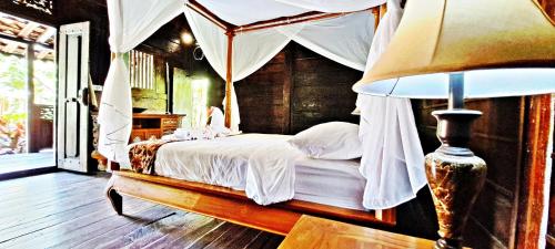 VILLA LE PETIT LEON "Authentic Traditional Wooden House"