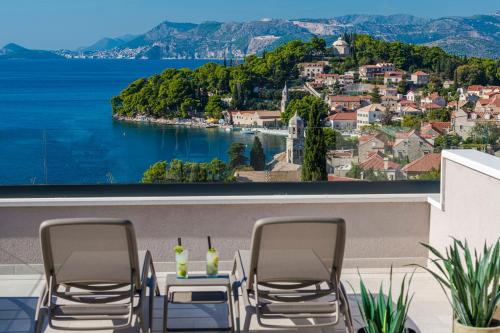 Deluxe Apartment with Balcony and Sea View