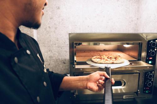 Gspot Hostels & Love Triangles Pizzeria – Lisbon, NY