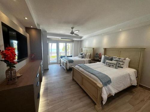 Beachfront Luxury 2 Bedroom at Wyndham Rio Mar, PR