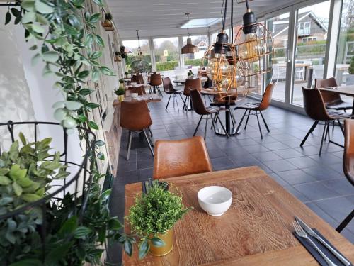 Food and beverages, Strandhotel Dennenbos in Oostkapelle