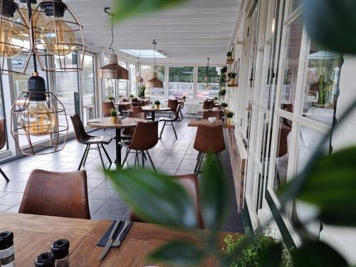 Food and beverages, Strandhotel Dennenbos in Oostkapelle