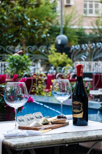 Hotel Elysee - image 7