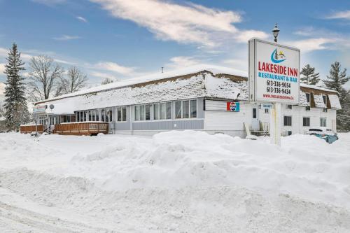 A szálláshely kívülről, Lakeside Inn Restaurant and Bar in Cloyne (ON)