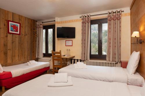 Triple Room with Three Single Beds with Valley Side