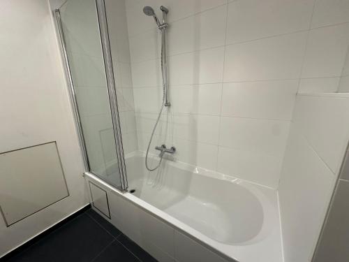 Spacious Apartment next to Port of Antwerp, Amberes (foto 9)