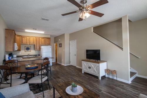 Century Oaks Townhome in Gulfport, USA