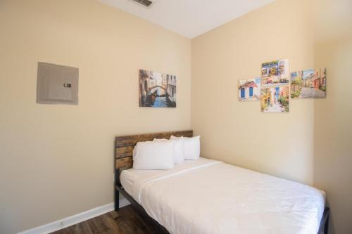 Century Oaks Townhome in Gulfport, USA