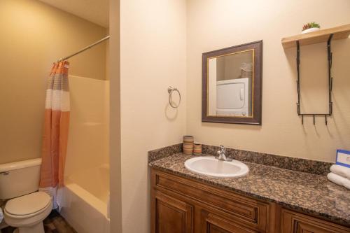 Century Oaks Townhome in Gulfport, USA