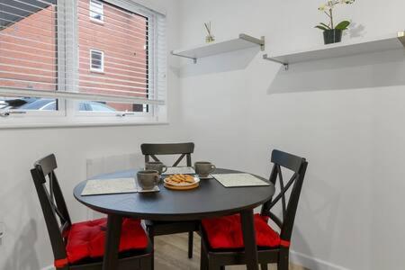 Exeter City Centre Apartments Riley Apartment