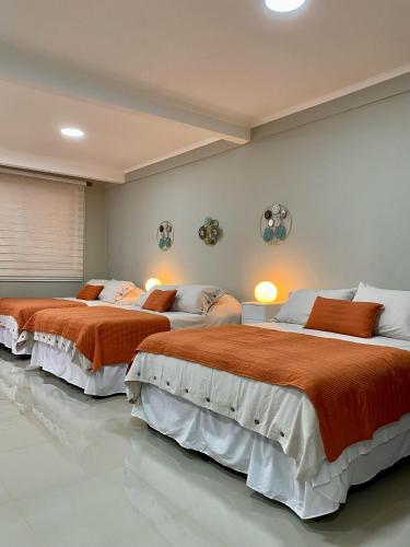 3 queen beds