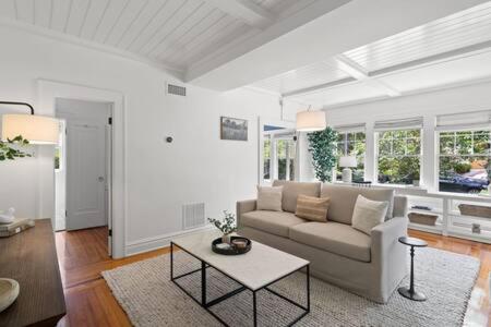 The Adaline Room #4 - Gorgeous Hyde Park Apartment, Steps to Bayshore in Tampa, USA