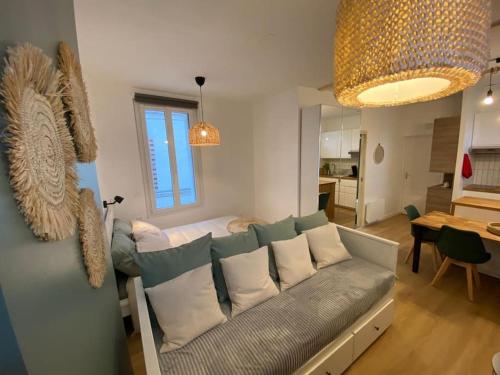 Nid douillet tout équipé (Nid douillet tout equipe) in Chateau-Renault