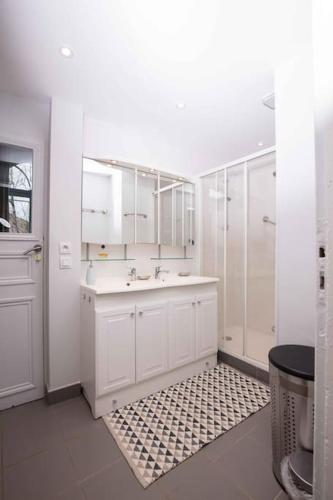 Grand Appartement a Maison sculptée (Grand Appartement a Maison sculptee) in อูตัน