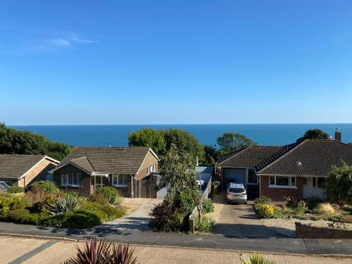 Tara, Spacious Family Home, Wonderful Sea Views - Saint Lawrence