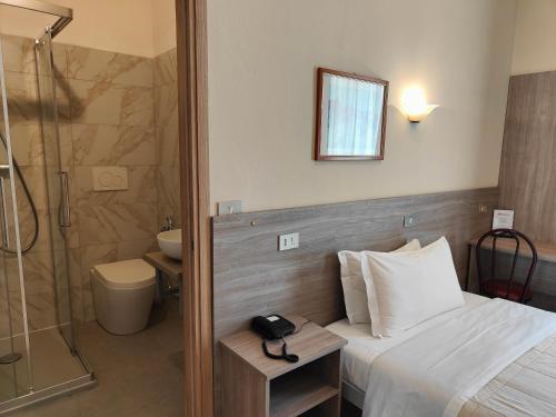 Single Room image 4